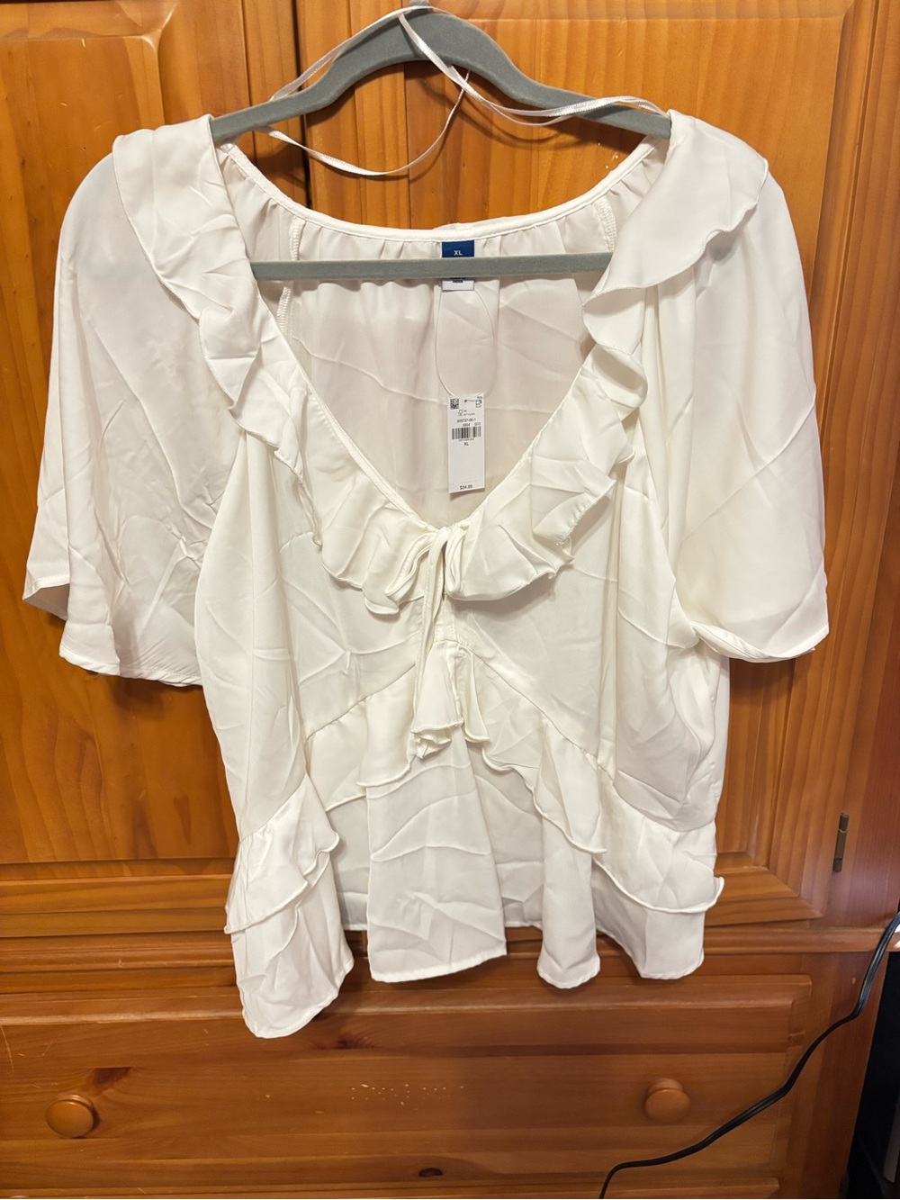 NWT Old Navy Women's Cream Ruffle V-Neck Blouse